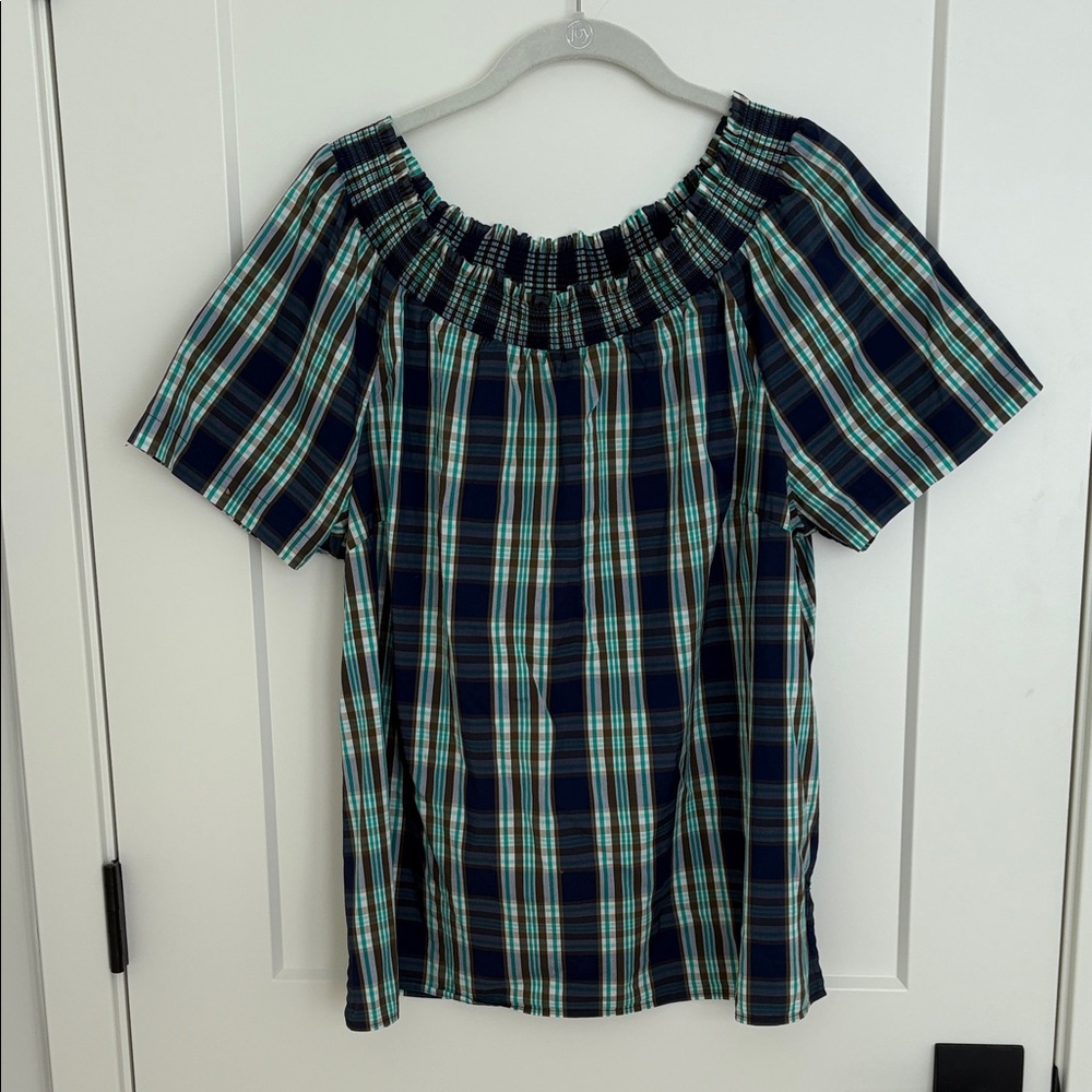 Talbots size L short-sleeved shirt with elasticized neckline